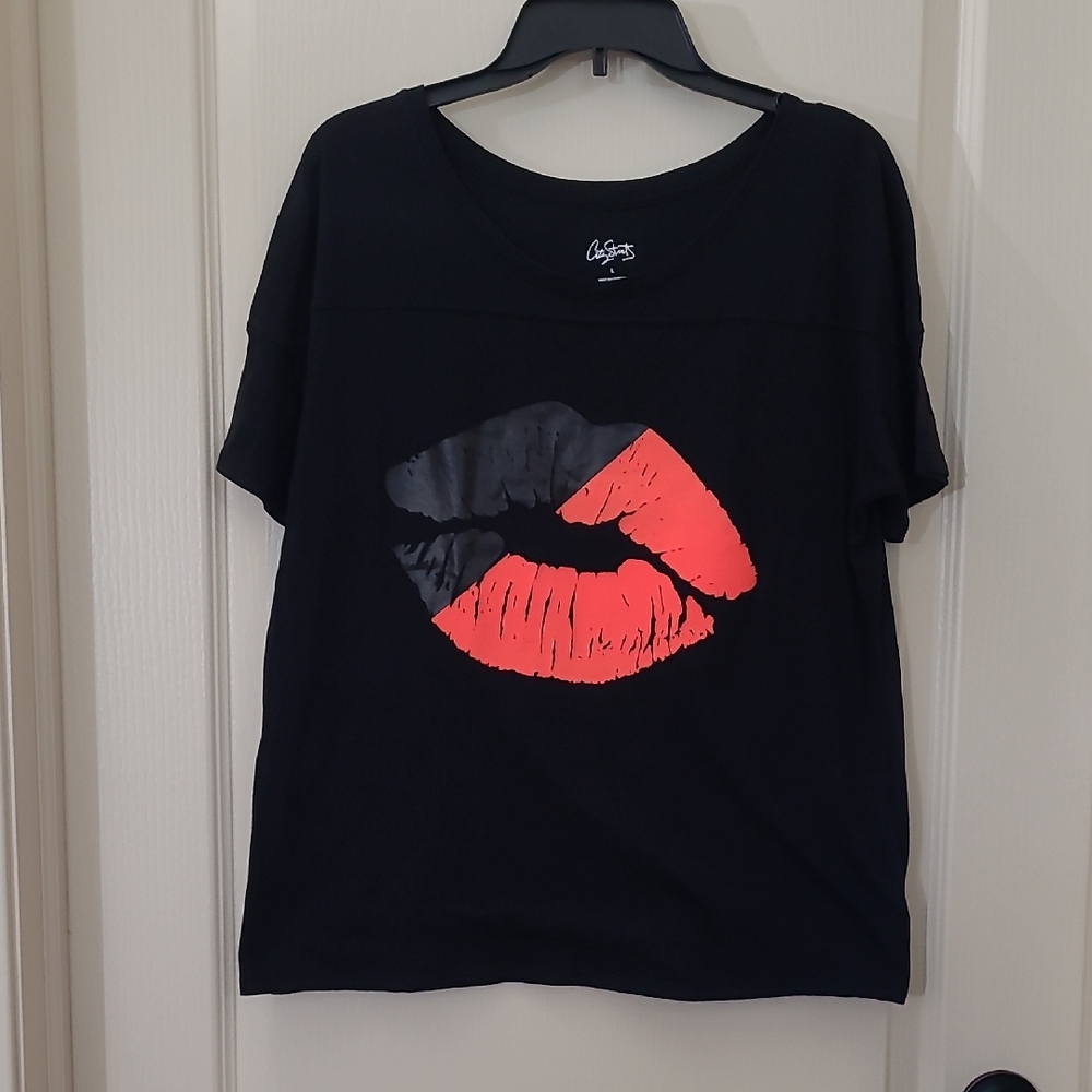 CITY STREETS Women's Black Hot Pink Kiss Print Tee Size L - Picture 1 of 7
